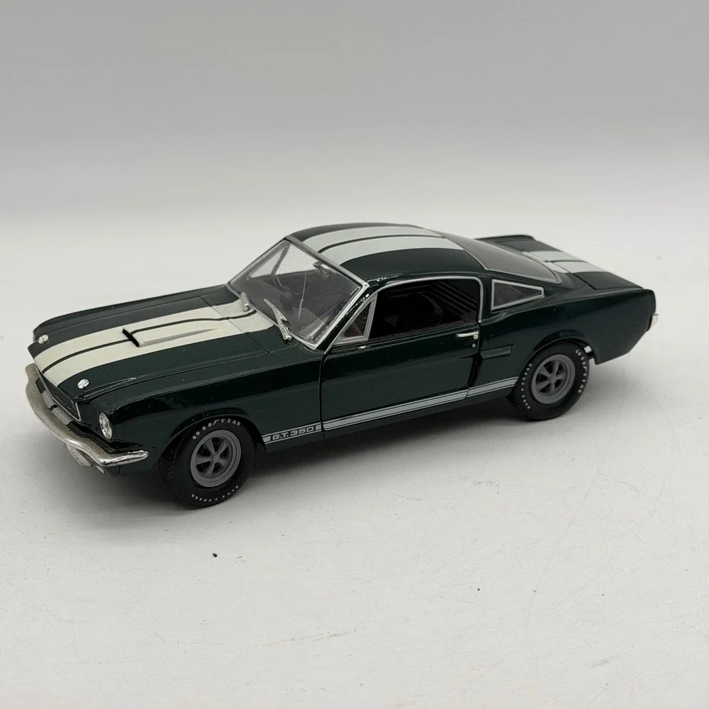 M2 Machines 1966 Shelby GT350 1:24 Scale Ivy Green w/ Stripe Diecast Metal Car